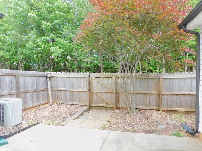 4 Rhododendron Dr — Photo 21