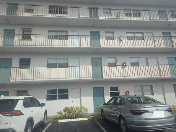 4311 Crystal Lake Dr APT 219, Pompano Beach, FL 33064