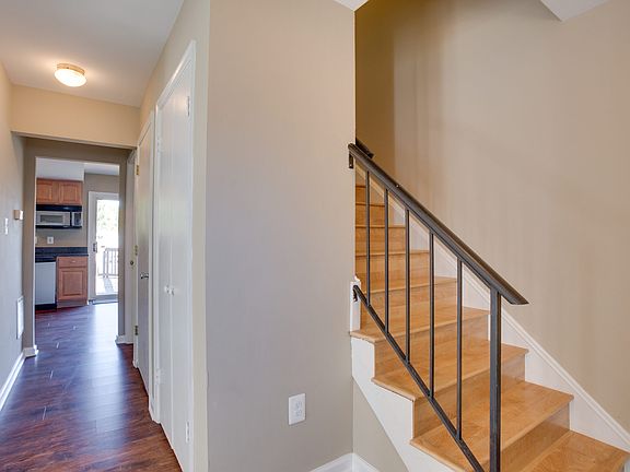 2nd image of 752 Hickory Ct