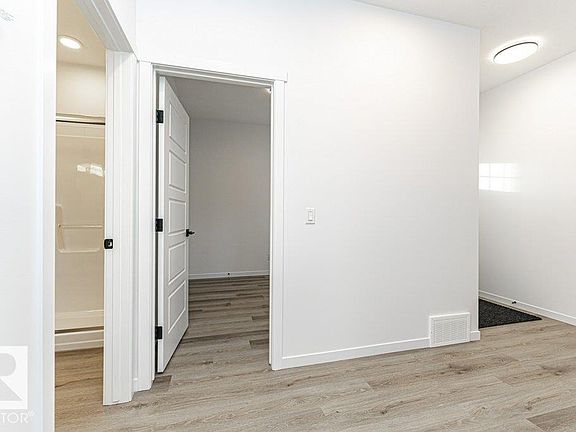 5th image of 2524 158th St SW