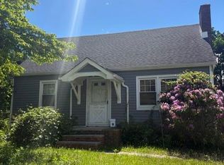 4 Shadow Lake Dr, Red Bank, NJ 07701