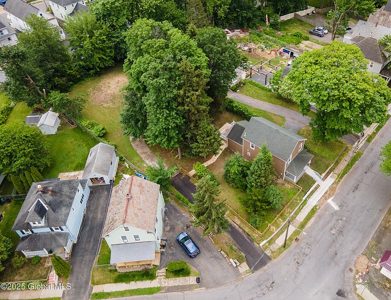 4th image of 20 Eagle Street