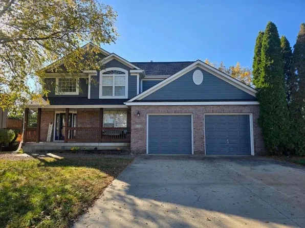 811 Spruce Dr, Greenwood, MO 64034