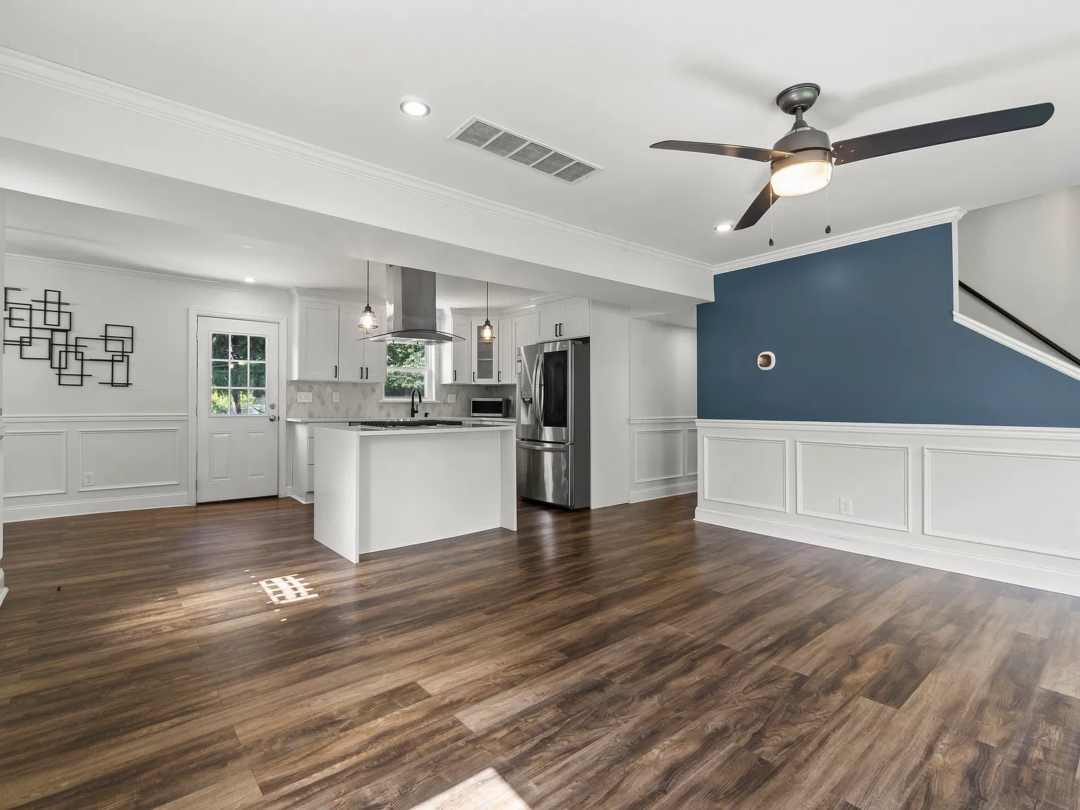 4 bed, 2.5 bath, 2137 sqft, $3,000 — Photo 3