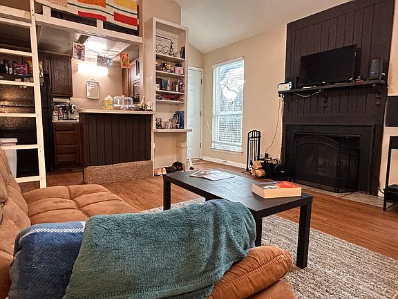 4th image of 1000 W 26th St APT 205