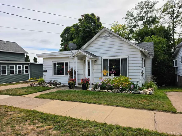 417 W Bluff St, Marquette, MI 49855