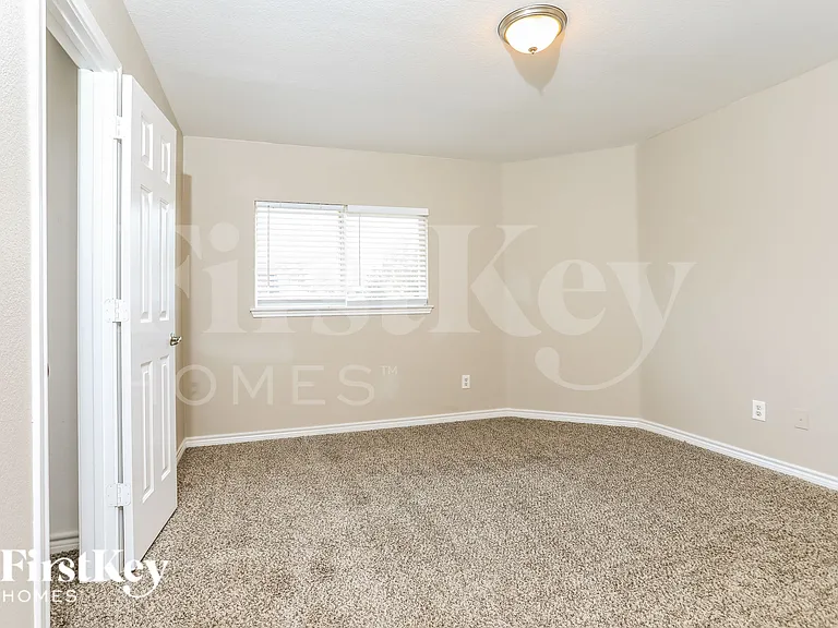 1746 Summerwood Ln — Photo 11
