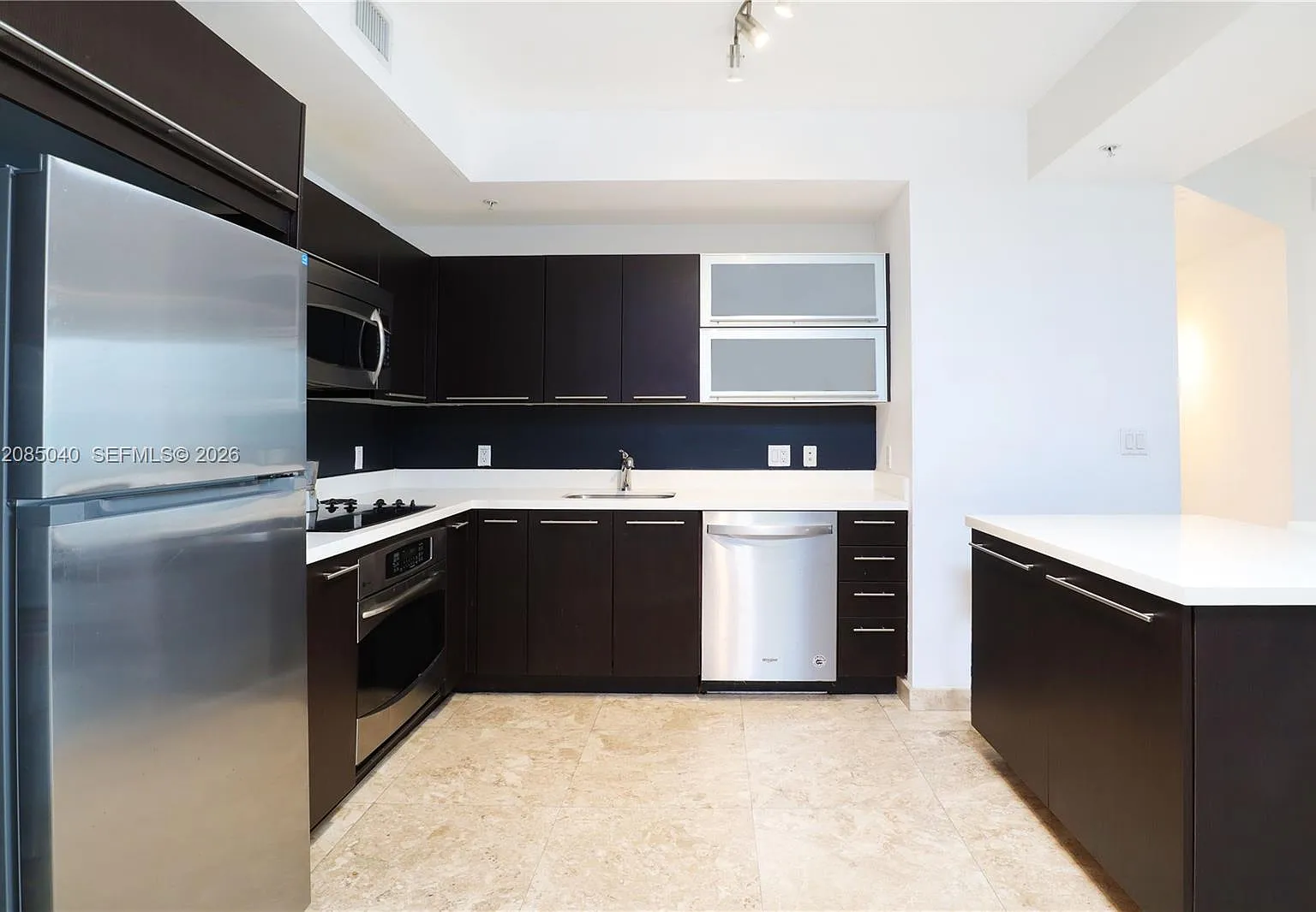 Ivy Condo — Photo 3