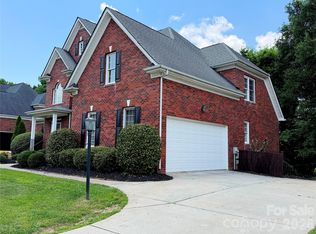 1332 Bershire Ln, Charlotte, NC 28262
