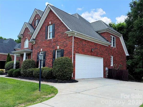1332 Bershire Ln, Charlotte, NC 28262