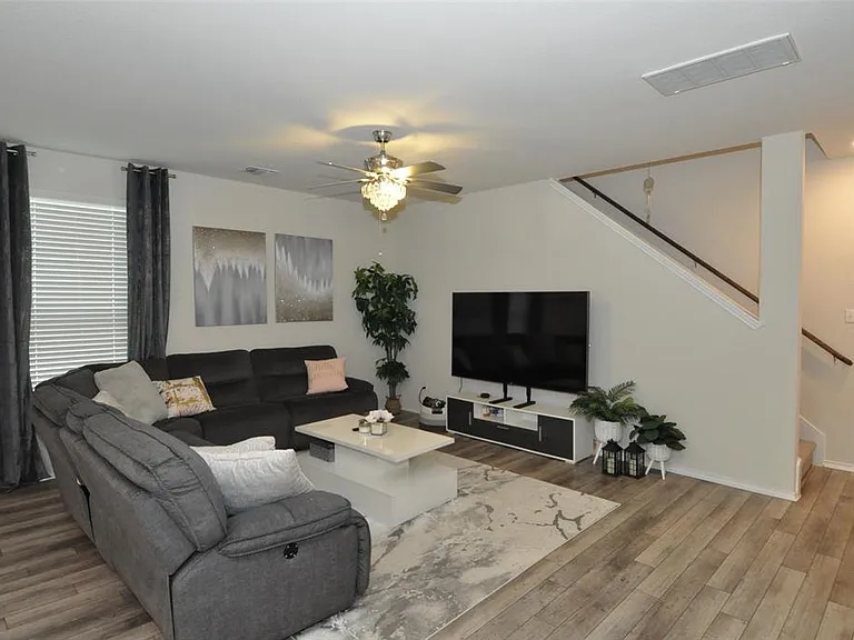 1717 T H Johnson Dr — Photo 3