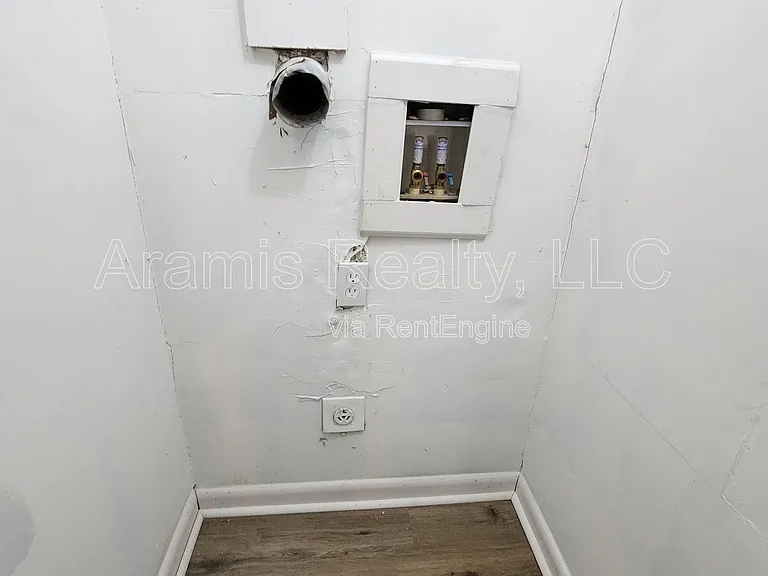 248 Rosser St SW — Photo 10