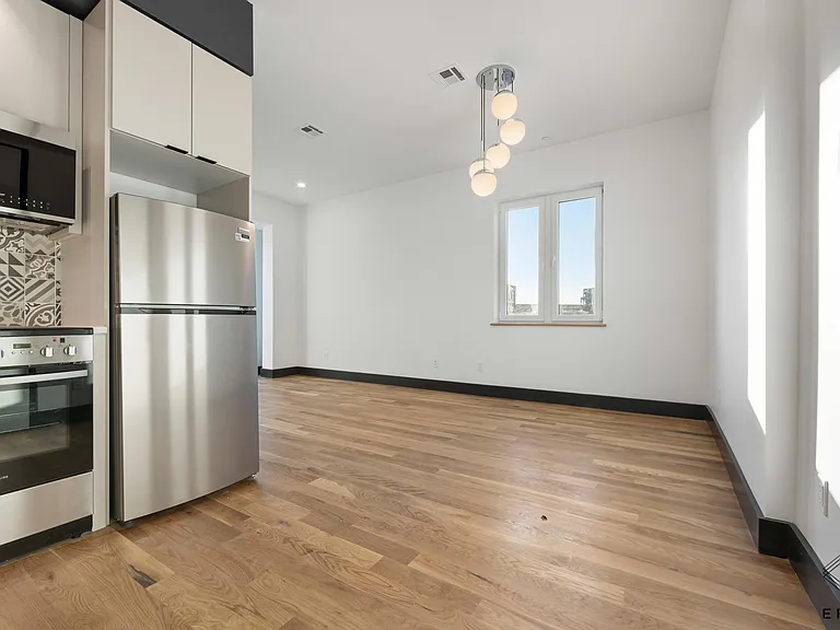 917 Broadway #2R — Photo 6