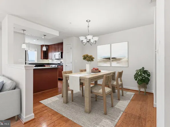 4141 S Four Mile Run Dr Unit 402, Arlington, VA 22204