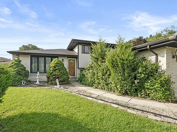 2nd image of 5217 155th St