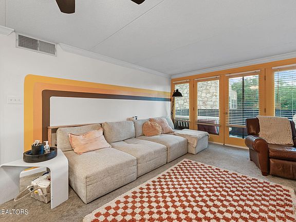 4th image of 2749 Sullins St #B305