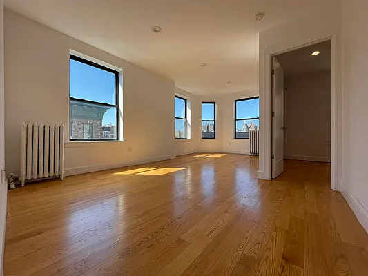 Rented by HOLTON REAL ESTATE INC. | media 19