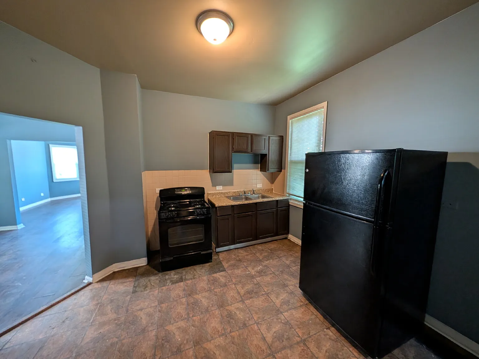 Spacious 1BR/1BA with Off-Street Parking $1,000/Month — Photo 2