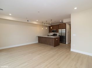 3043 W Irving Park Rd #404, Chicago, IL 60618