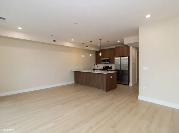3043 W Irving Park Rd, Chicago, IL