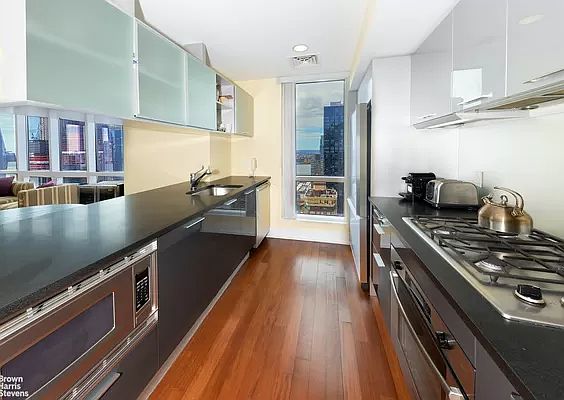 4th image of 350 W 42nd St APT 48H