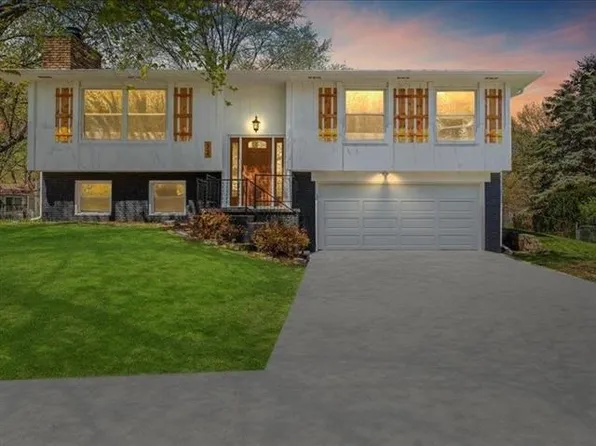 32 Gleason Dr, Iowa City, IA 52240