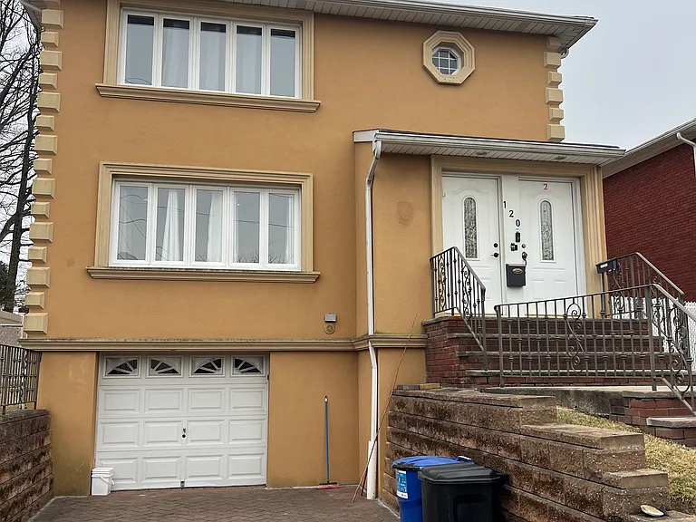 120 Thomas St #1 — Photo 1