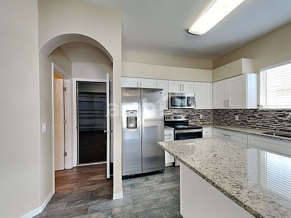 3rd image of 12728 Longcrest Dr