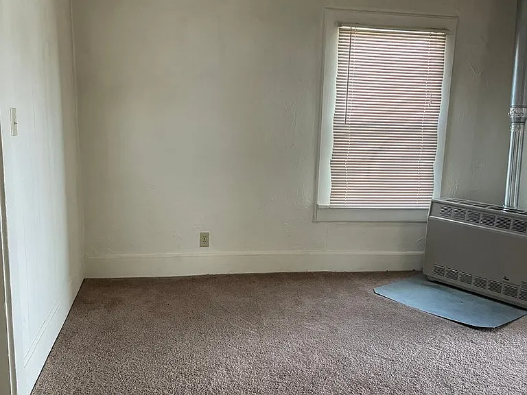 401 E Arbecam Ave — Photo 3