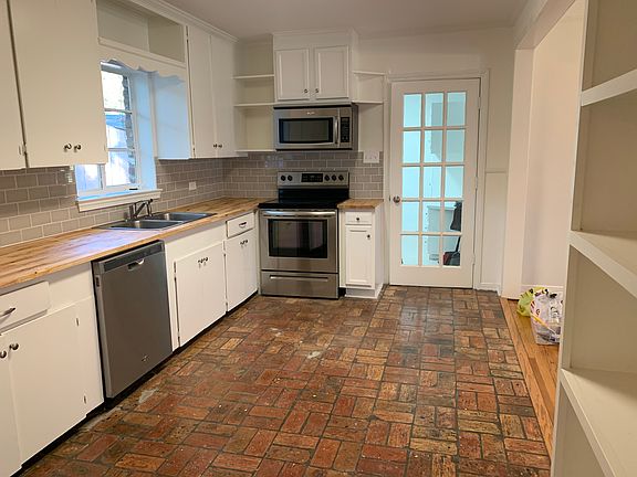 3rd image of 554 E Barksdale Dr