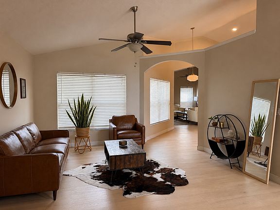 2nd image of 500 Loma Del Sol Dr