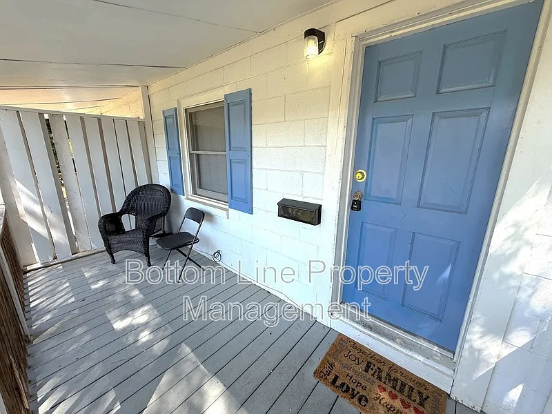 1 bed, 1.0 bath, 720 sqft, $925 — Photo 2