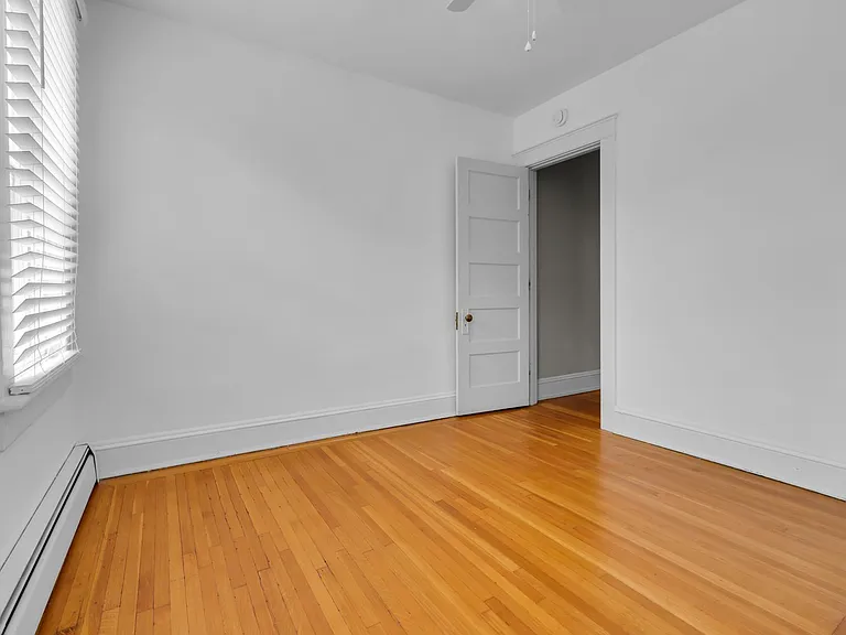 42 E Wall St — Photo 10