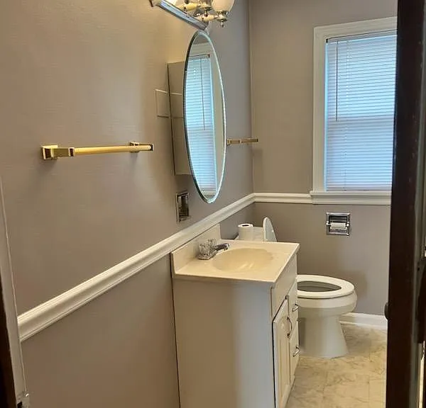 1036 Kelton Ave — Photo 9
