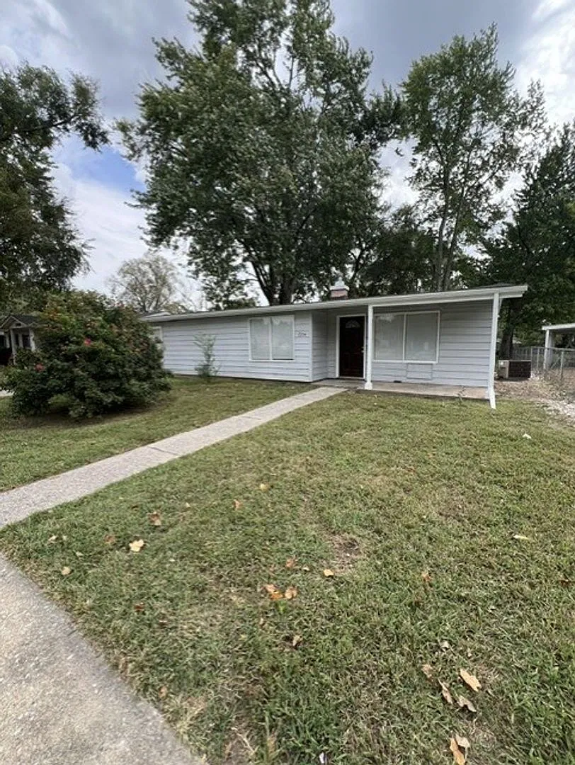 Cute Home for Your Family! — Photo 1
