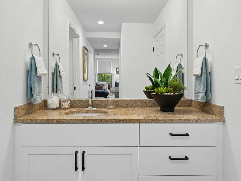 Marlin Cove Apartments — Photo 34
