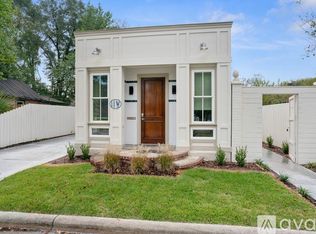 11 W 45th St #A, Savannah, GA 31405