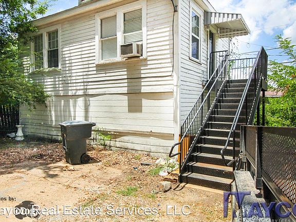 5th image of 208 College St