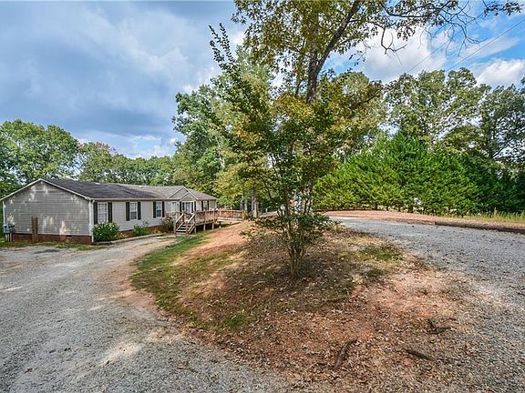 3rd image of 79 Bentwood Dr