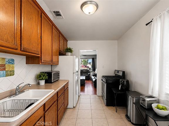 4th image of 415 N Eucla Ave