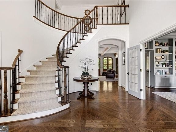5th image of 740 Riley Pl