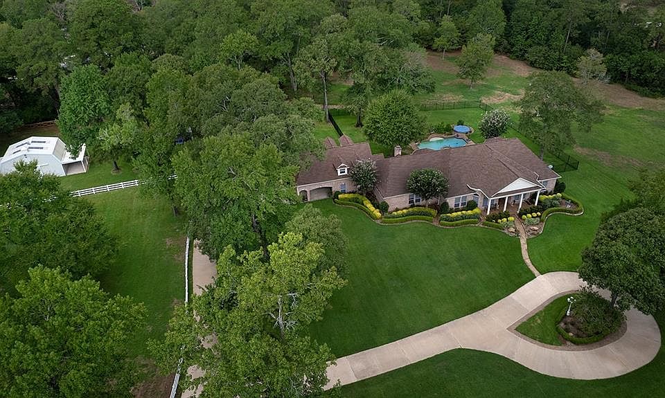 1st image of 15216 Saddlewood Dr