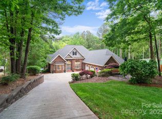 2200 Capes Cove Dr, Sherrills Ford, NC 28673