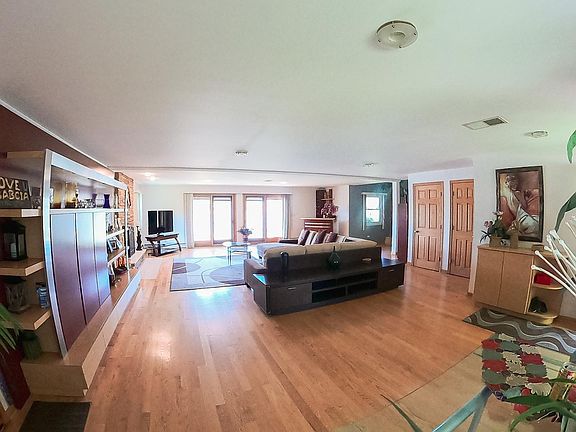 4th image of 2828 Briarwood Dr E