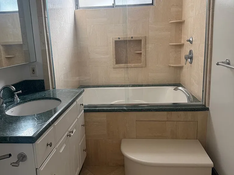 223 S Lasky Dr #B — Photo 3