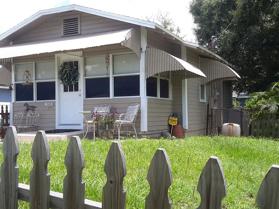 Cute Bungalow in Sarasota. 