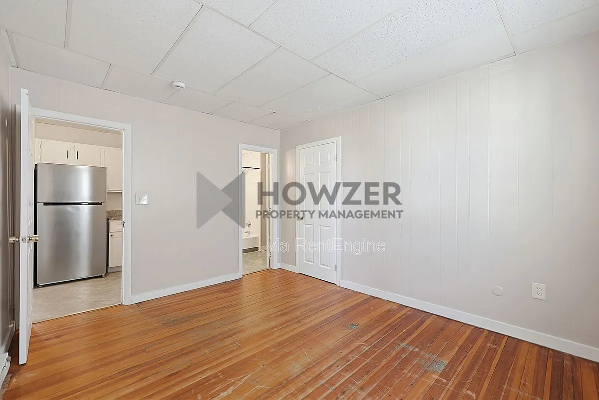 Building Photo - 116 Clark St #2