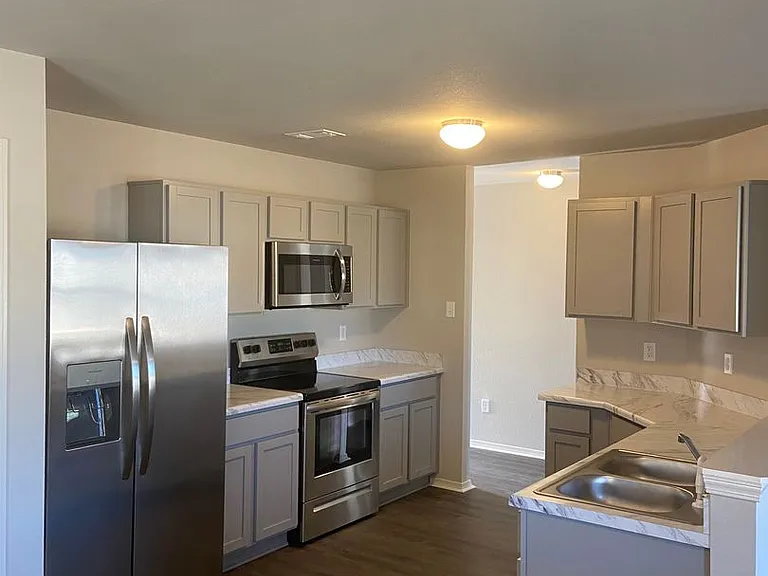 2515 Grand Ln — Photo 9