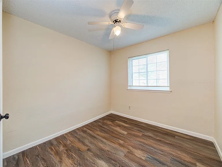 3307 E Heatherock Cir — Photo 7