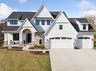 5960 Prestwick Ct, Shorewood, MN 55331